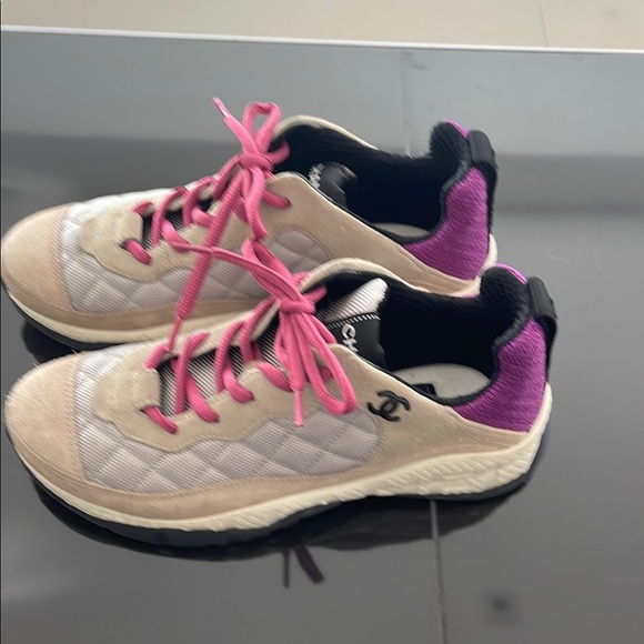 CHANEL Women's Beige and Pink Sneakers - Picture 4 of 15